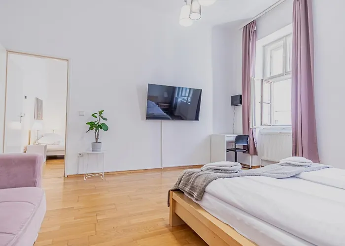 Comfortable Two Bedroom For Long דירה