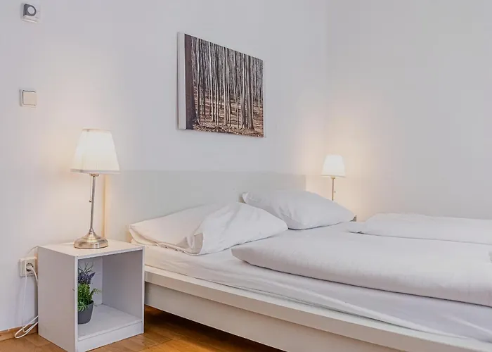 Comfortable Two Bedroom For Long דירה *