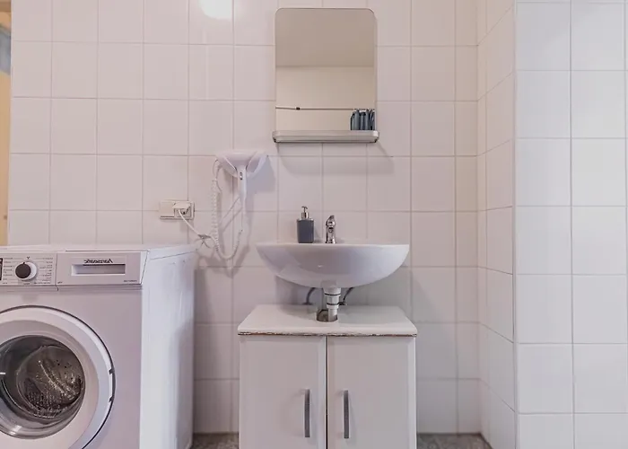 Comfortable Two Bedroom For Long דירה *