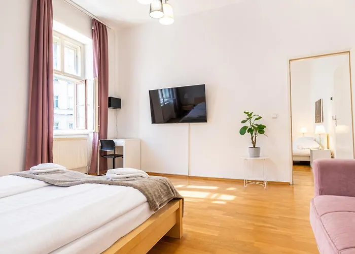 Comfortable Two Bedroom For Long