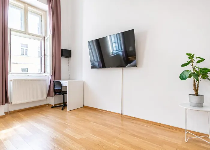 Comfortable Two Bedroom For Long *