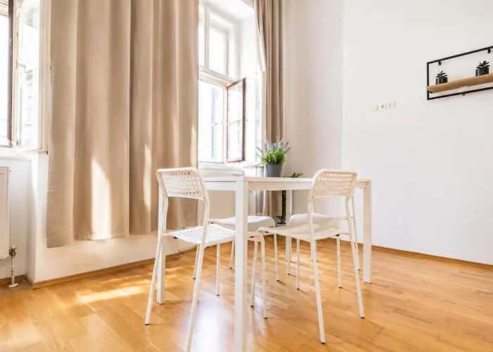 Comfortable Two Bedroom For Long דירה
