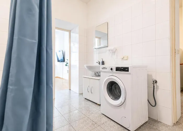 Comfortable Two Bedroom For Long *