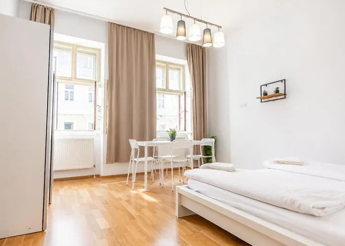 Comfortable Two Bedroom For Long דירה